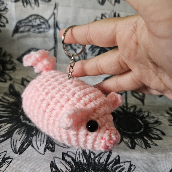 Crochet Pig Keychain - Picture 6 of 9